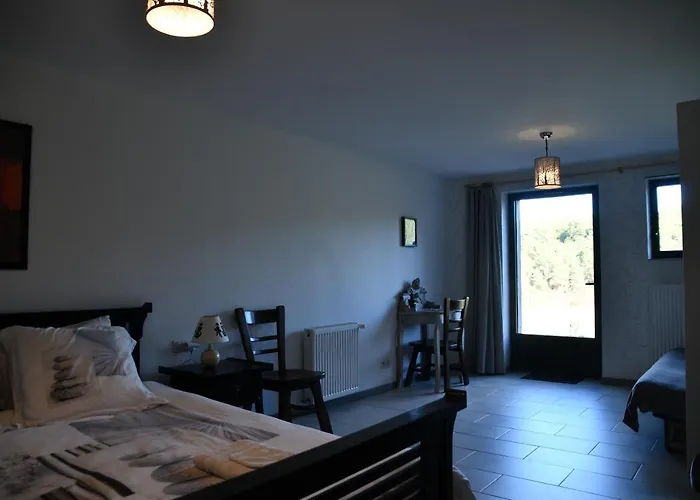 ベッド・アンド・ブレックファスト Angueur Montrem